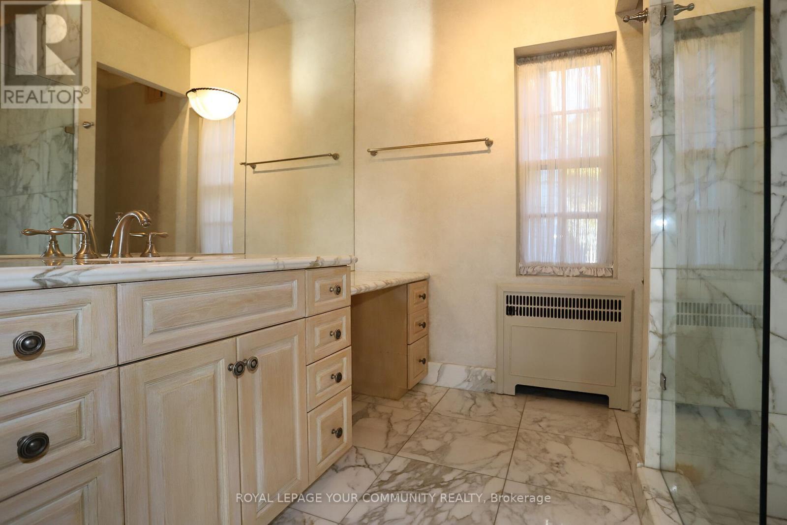 












7 ROSEMARY LANE

,
Toronto,




Ontario
M5P3E7

