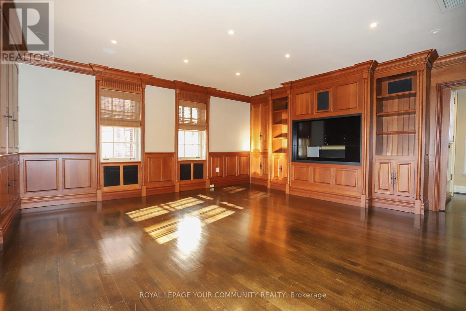 












7 ROSEMARY LANE

,
Toronto,




Ontario
M5P3E7

