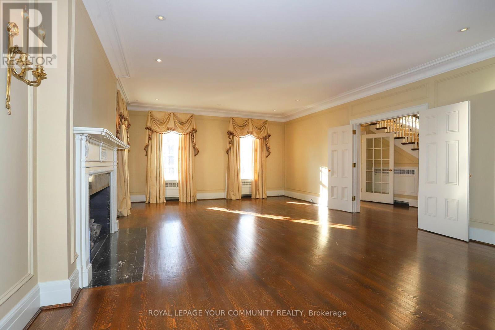












7 ROSEMARY LANE

,
Toronto,




Ontario
M5P3E7

