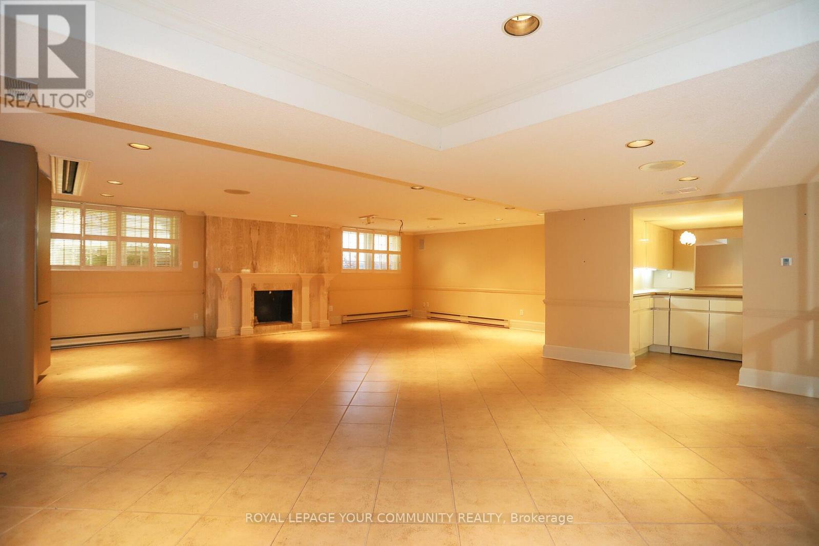 












7 ROSEMARY LANE

,
Toronto,




Ontario
M5P3E7

