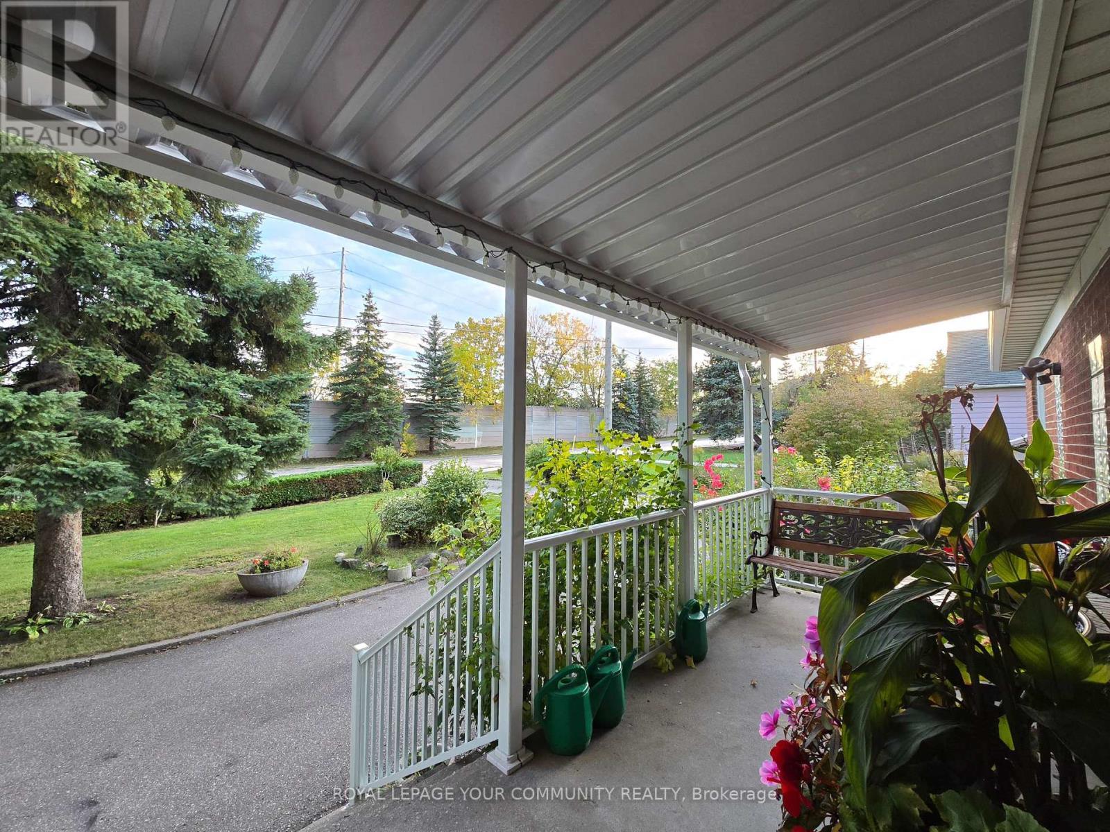 












100 LANGSTAFF ROAD

,
Richmond Hill,




Ontario
L4C6N3

