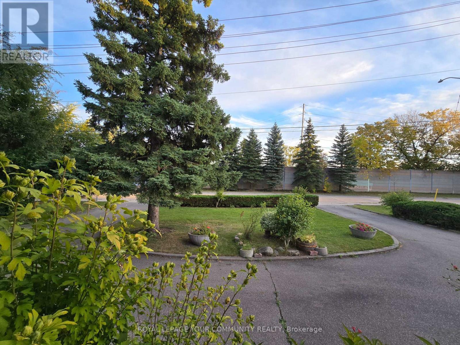 












100 LANGSTAFF ROAD

,
Richmond Hill,




Ontario
L4C6N3


