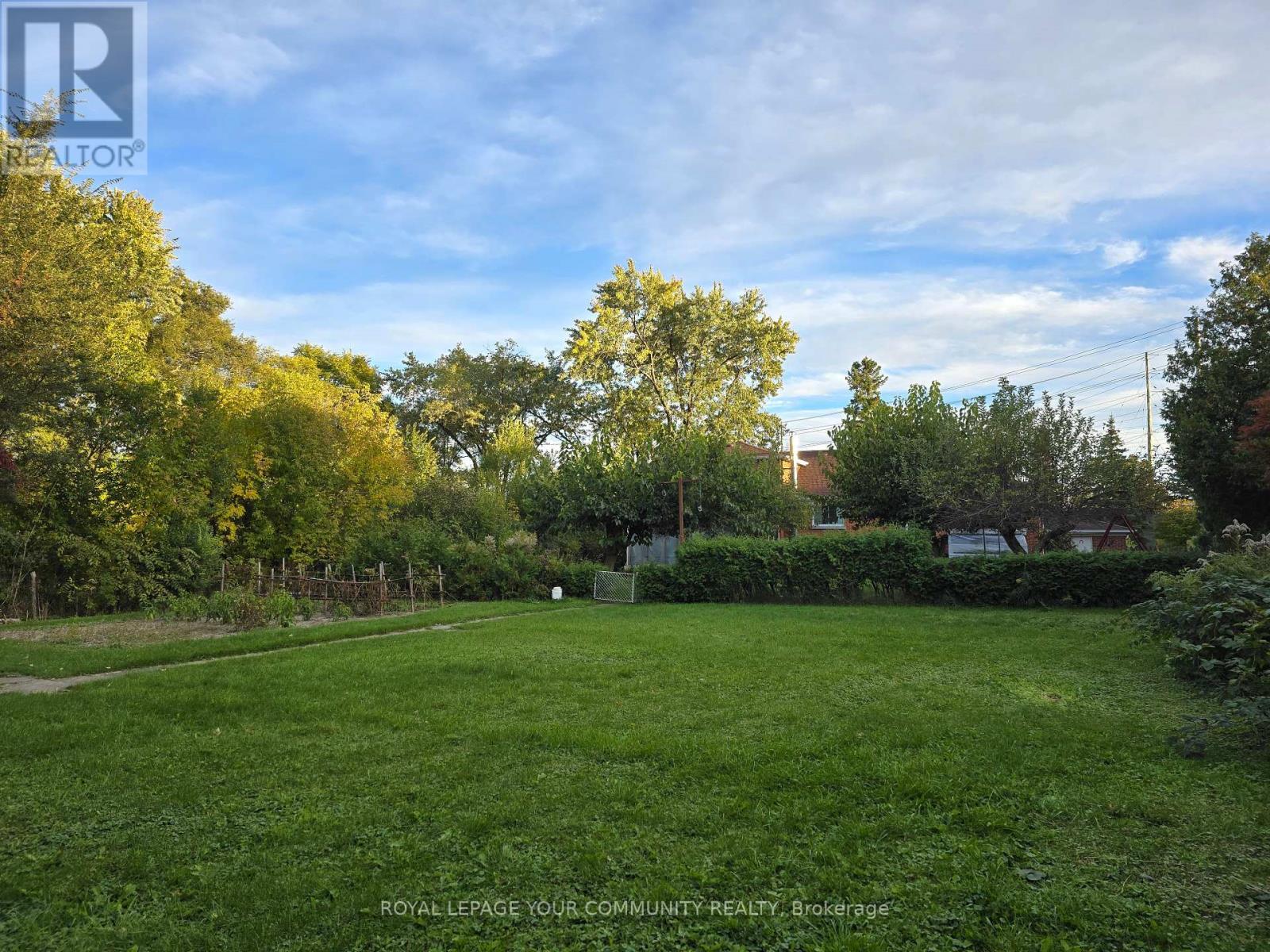












100 LANGSTAFF ROAD

,
Richmond Hill,




Ontario
L4C6N3

