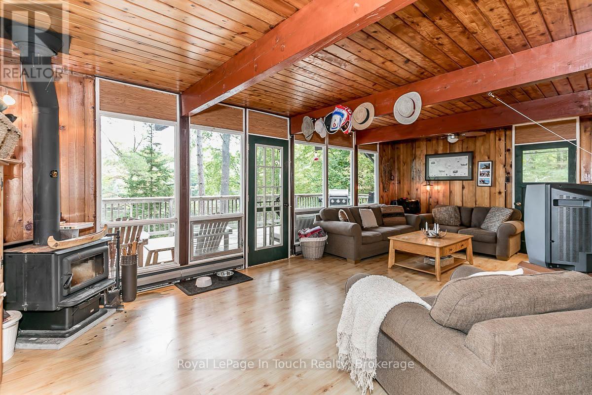












4 SEVERN RIVER SHORE

,
Muskoka Lakes (Wood (Muskoka Lakes)),




Ontario
L0K1E0

