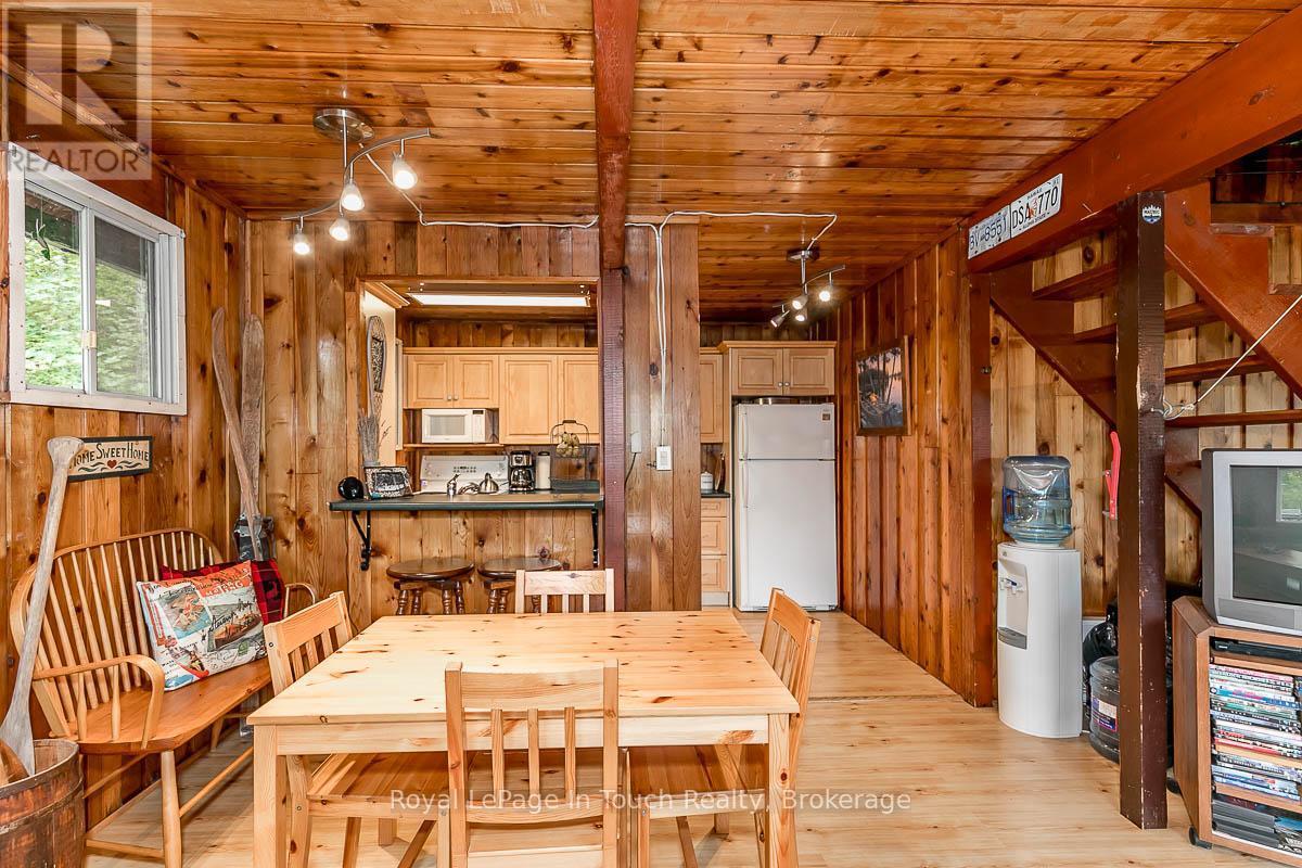 












4 SEVERN RIVER SHORE

,
Muskoka Lakes (Wood (Muskoka Lakes)),




Ontario
L0K1E0

