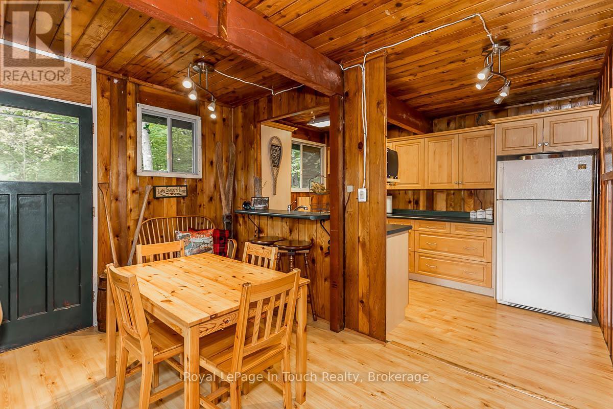 












4 SEVERN RIVER SHORE

,
Muskoka Lakes (Wood (Muskoka Lakes)),




Ontario
L0K1E0

