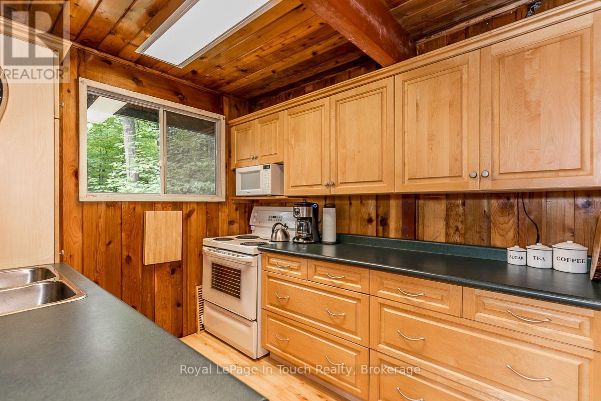 












4 SEVERN RIVER SHORE

,
Muskoka Lakes (Wood (Muskoka Lakes)),




Ontario
L0K1E0

