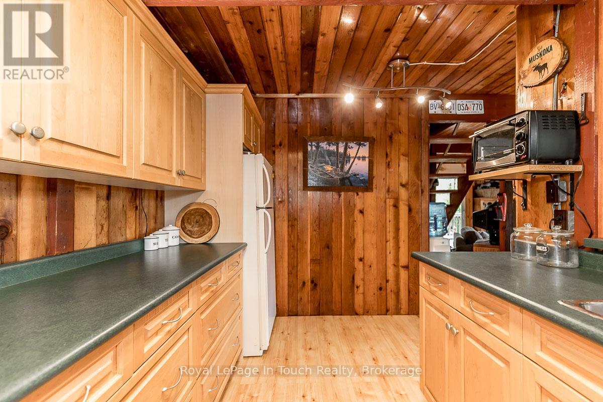 












4 SEVERN RIVER SHORE

,
Muskoka Lakes (Wood (Muskoka Lakes)),




Ontario
L0K1E0

