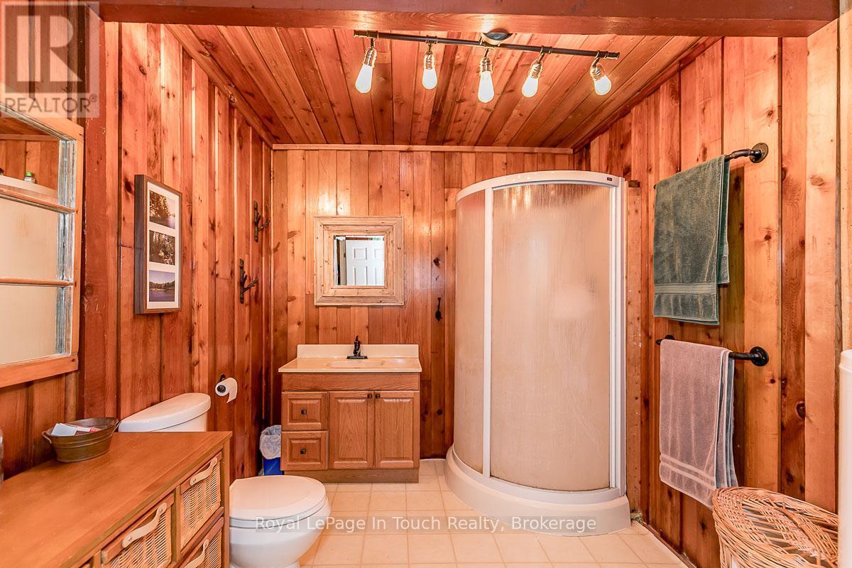 












4 SEVERN RIVER SHORE

,
Muskoka Lakes (Wood (Muskoka Lakes)),




Ontario
L0K1E0

