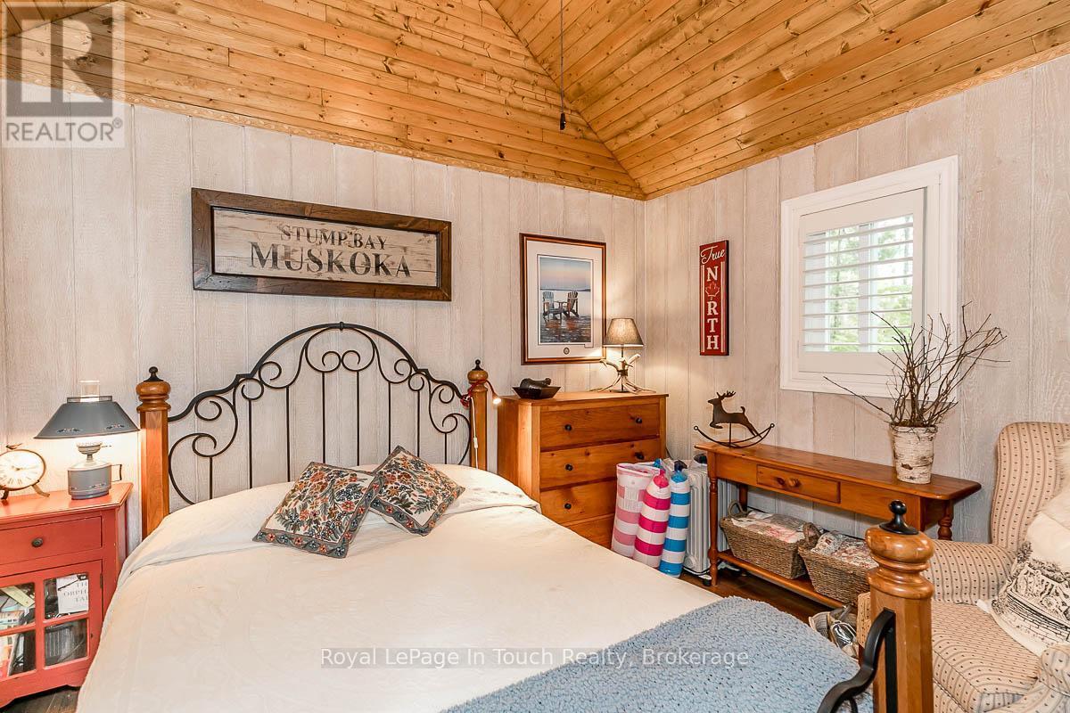 












4 SEVERN RIVER SHORE

,
Muskoka Lakes (Wood (Muskoka Lakes)),




Ontario
L0K1E0

