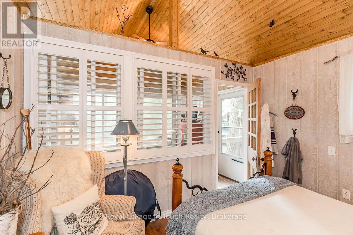 












4 SEVERN RIVER SHORE

,
Muskoka Lakes (Wood (Muskoka Lakes)),




Ontario
L0K1E0

