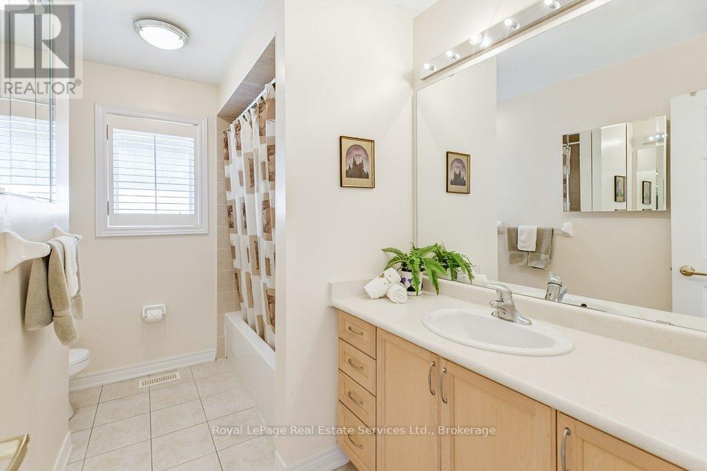 












1248 AGRAM DRIVE

,
Oakville (JC Joshua Creek),




Ontario
L6H7N9

