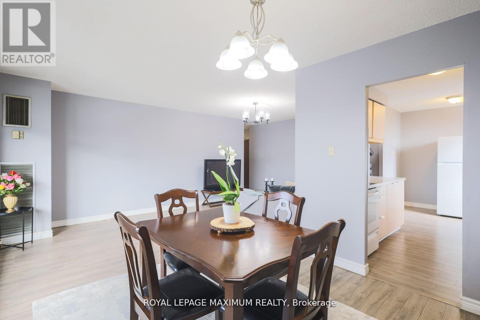 












501 - 135 MARLEE AVENUE

,
Toronto,




Ontario
M6B4C6

