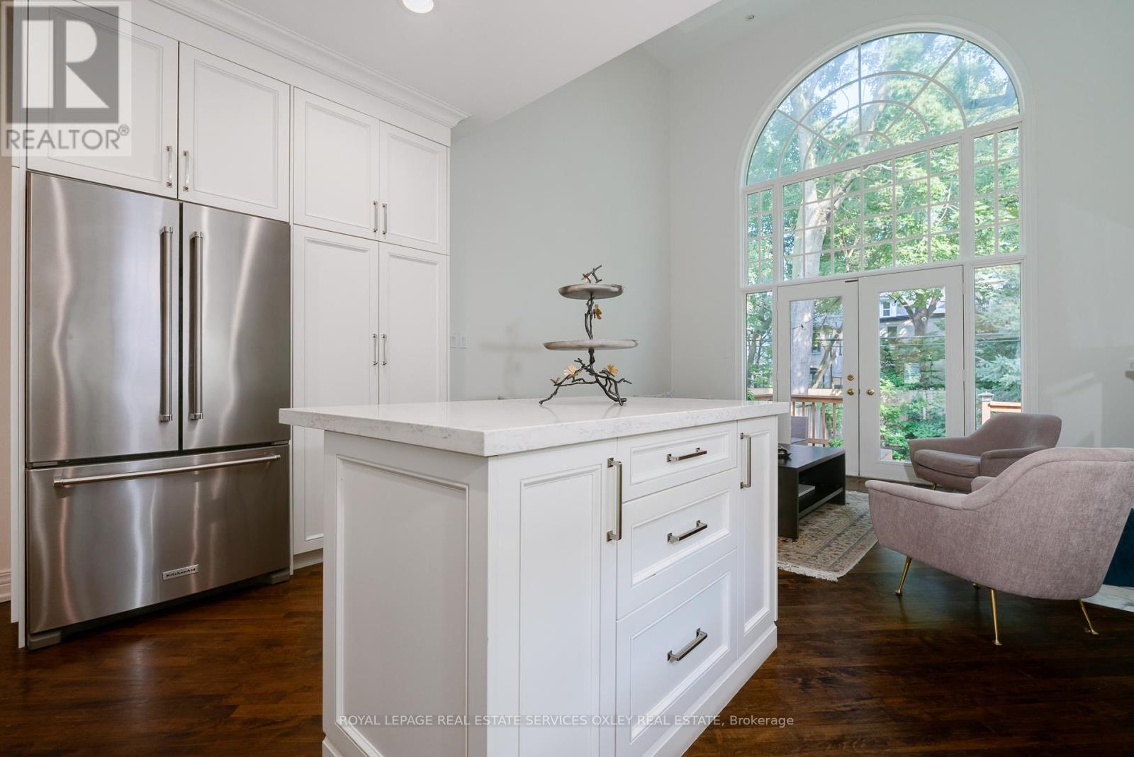 












74 MACPHERSON AVENUE

,
Toronto,




Ontario
M5R1W8

