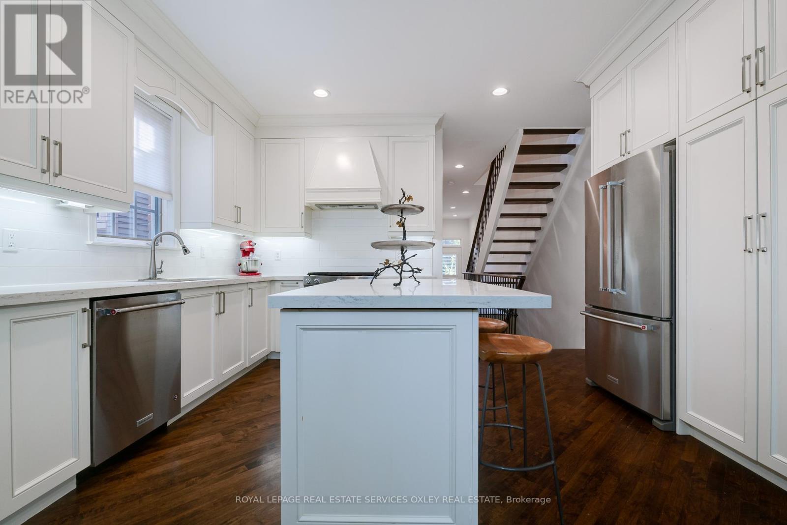 












74 MACPHERSON AVENUE

,
Toronto,




Ontario
M5R1W8

