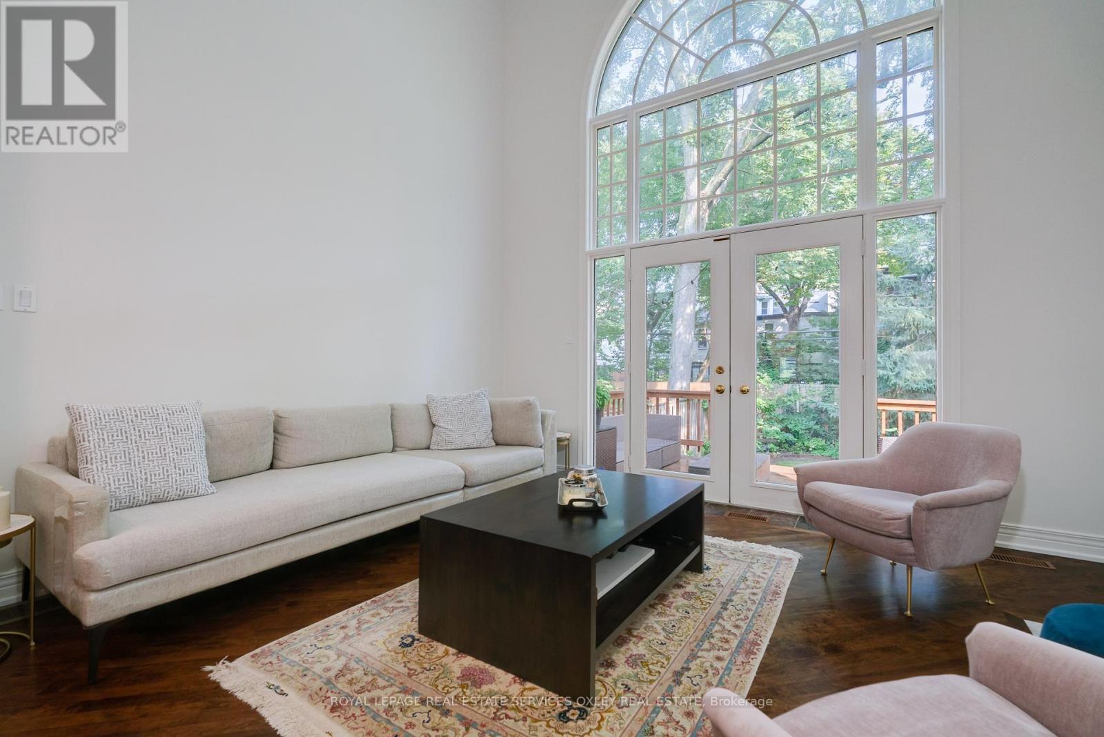 












74 MACPHERSON AVENUE

,
Toronto,




Ontario
M5R1W8

