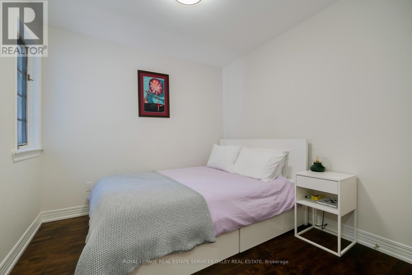 












74 MACPHERSON AVENUE

,
Toronto,




Ontario
M5R1W8


