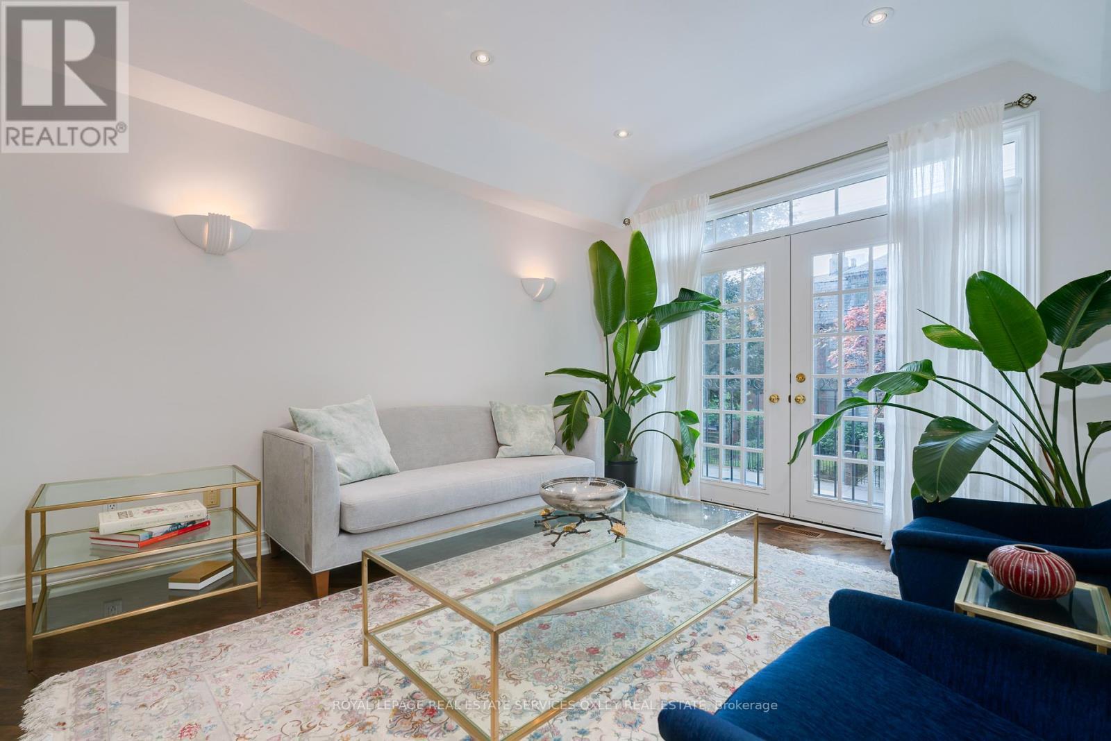 












74 MACPHERSON AVENUE

,
Toronto,




Ontario
M5R1W8

