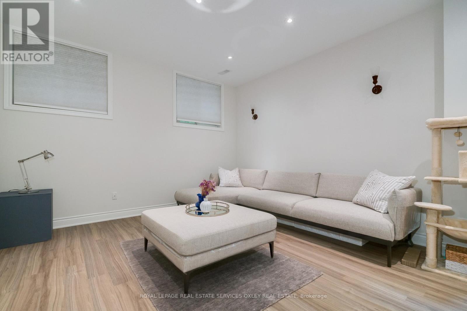 












74 MACPHERSON AVENUE

,
Toronto,




Ontario
M5R1W8

