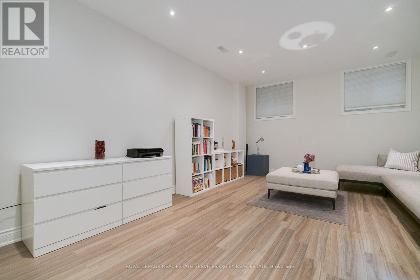 












74 MACPHERSON AVENUE

,
Toronto,




Ontario
M5R1W8

