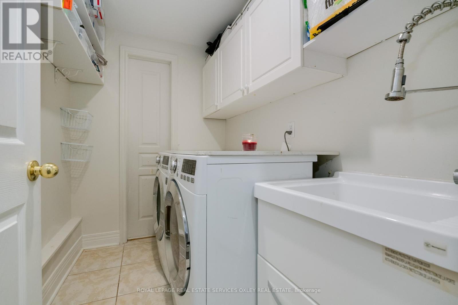 












74 MACPHERSON AVENUE

,
Toronto,




Ontario
M5R1W8

