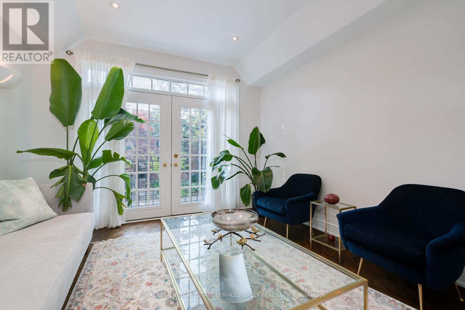 












74 MACPHERSON AVENUE

,
Toronto,




Ontario
M5R1W8


