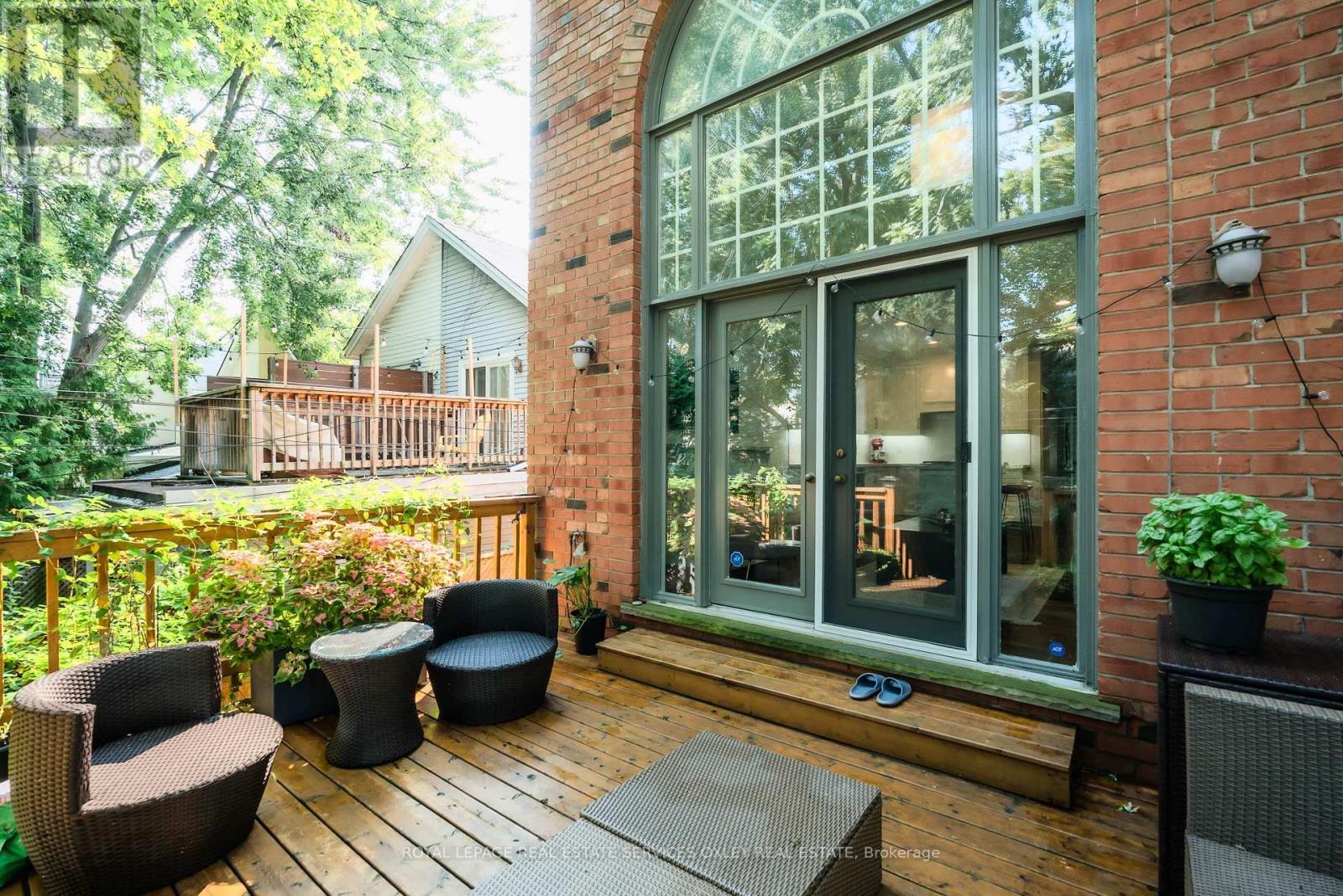 












74 MACPHERSON AVENUE

,
Toronto,




Ontario
M5R1W8

