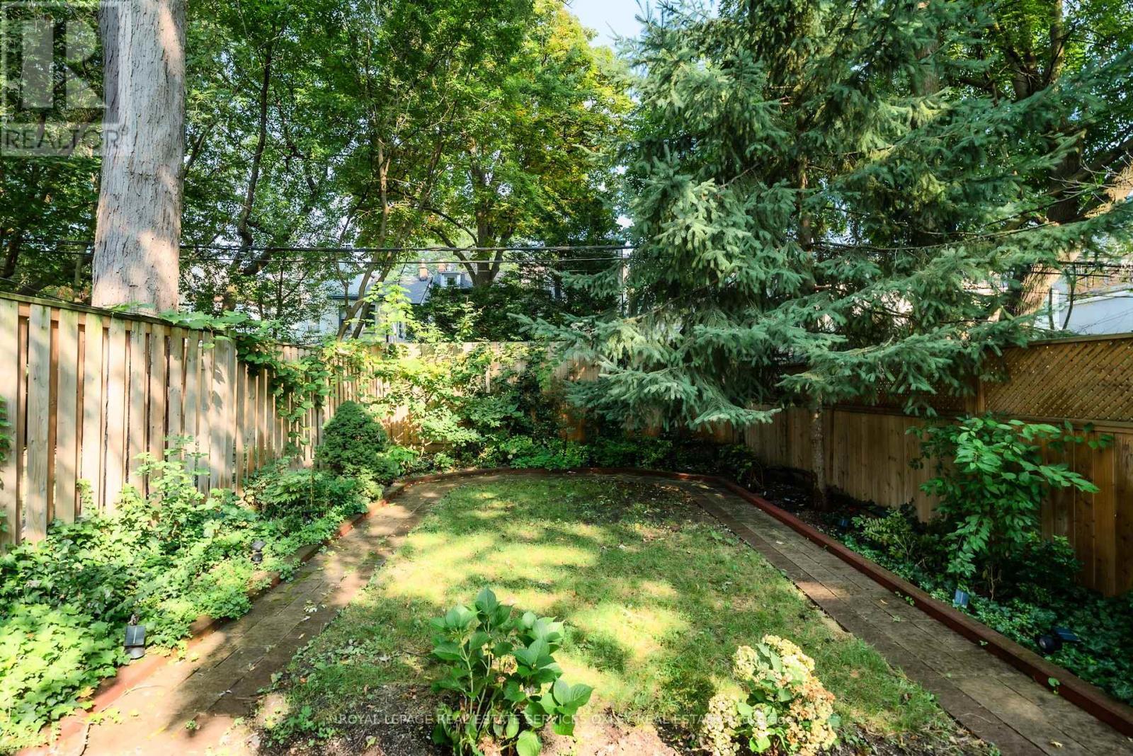 












74 MACPHERSON AVENUE

,
Toronto,




Ontario
M5R1W8

