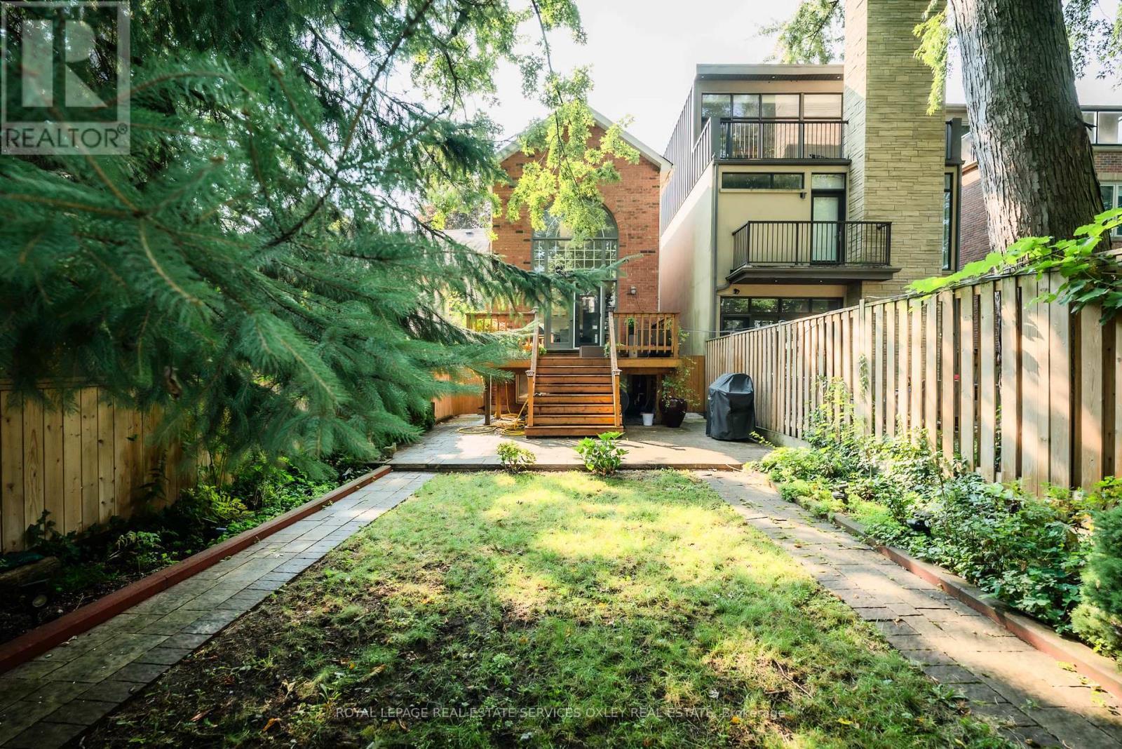 












74 MACPHERSON AVENUE

,
Toronto,




Ontario
M5R1W8

