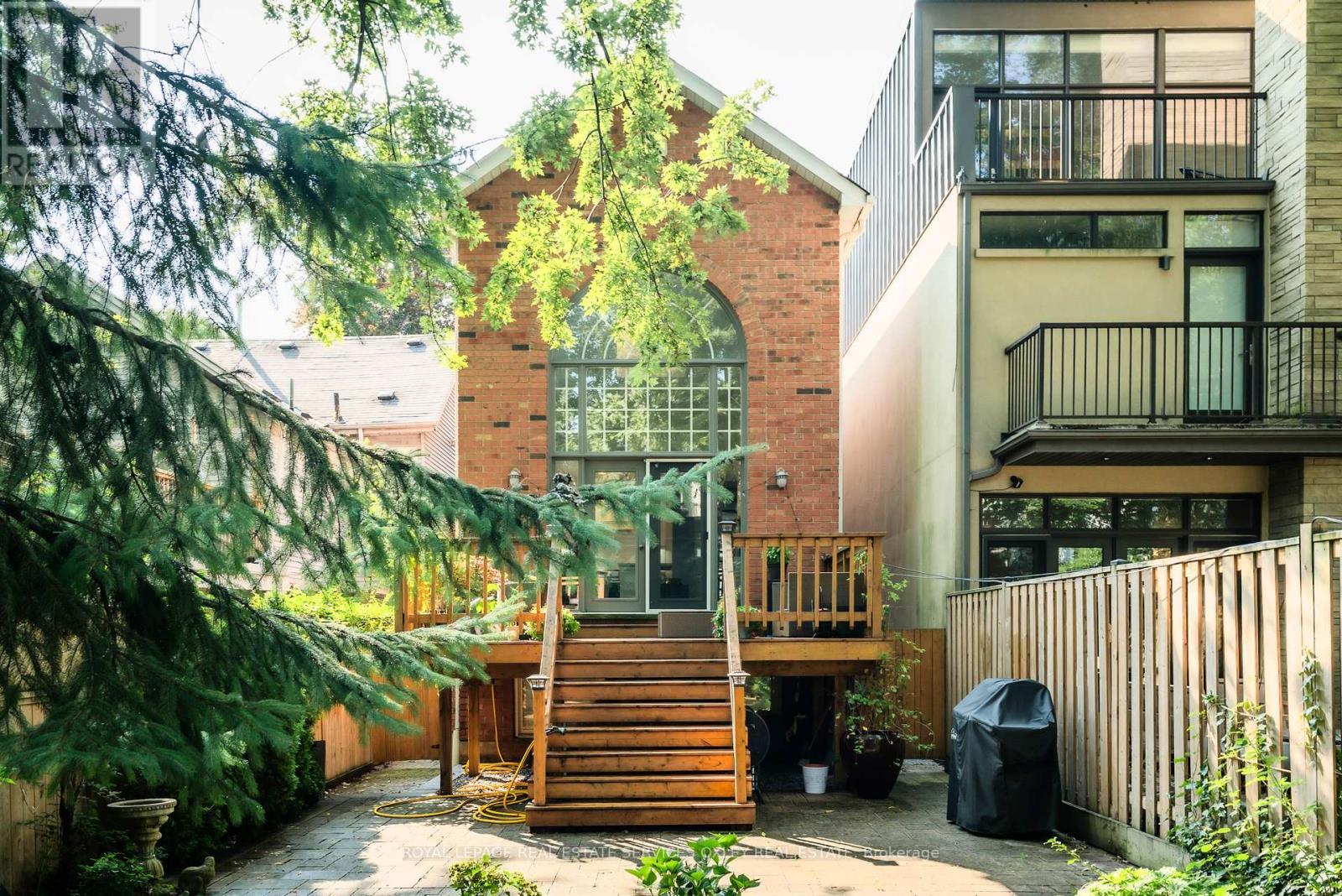 












74 MACPHERSON AVENUE

,
Toronto,




Ontario
M5R1W8

