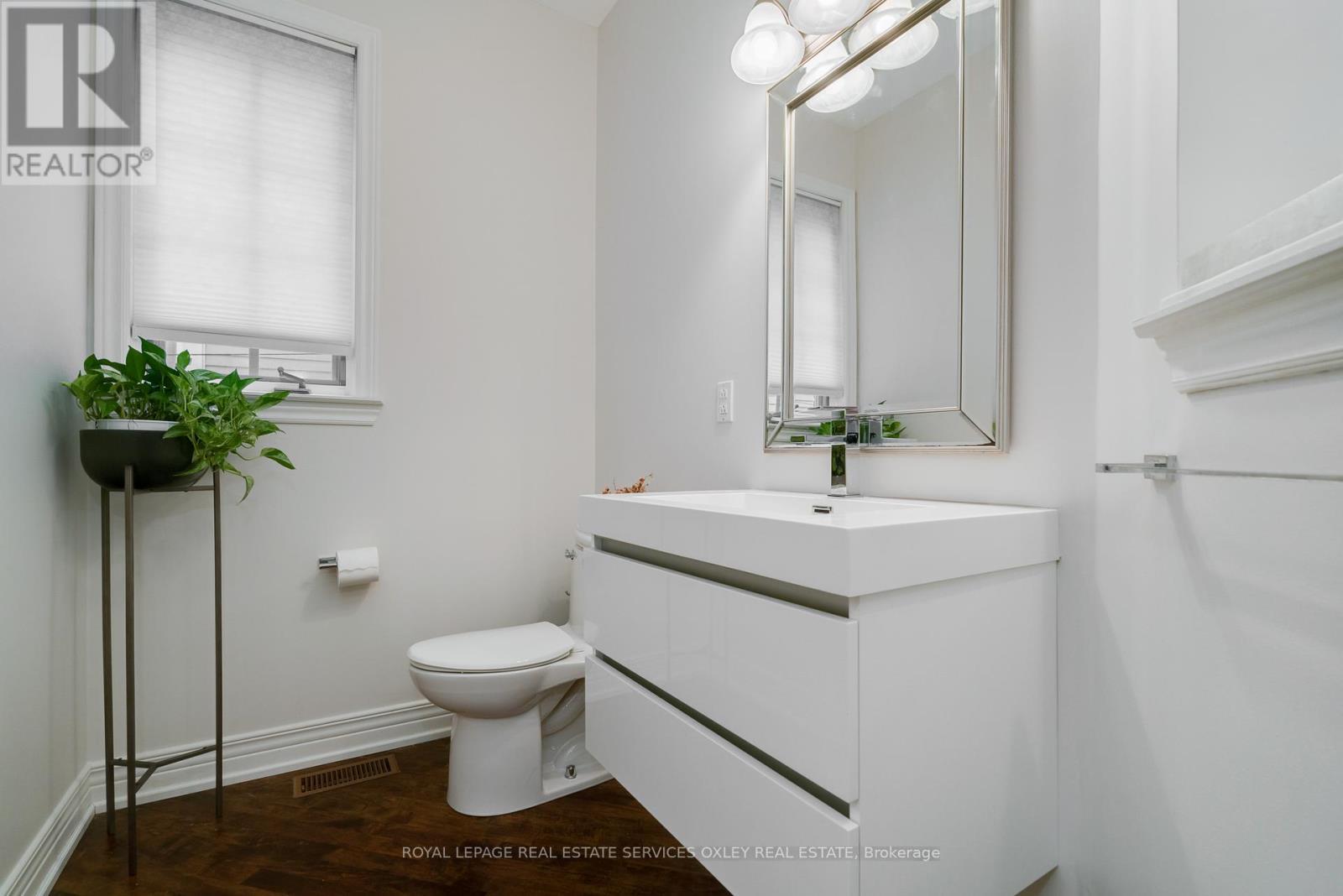 












74 MACPHERSON AVENUE

,
Toronto,




Ontario
M5R1W8

