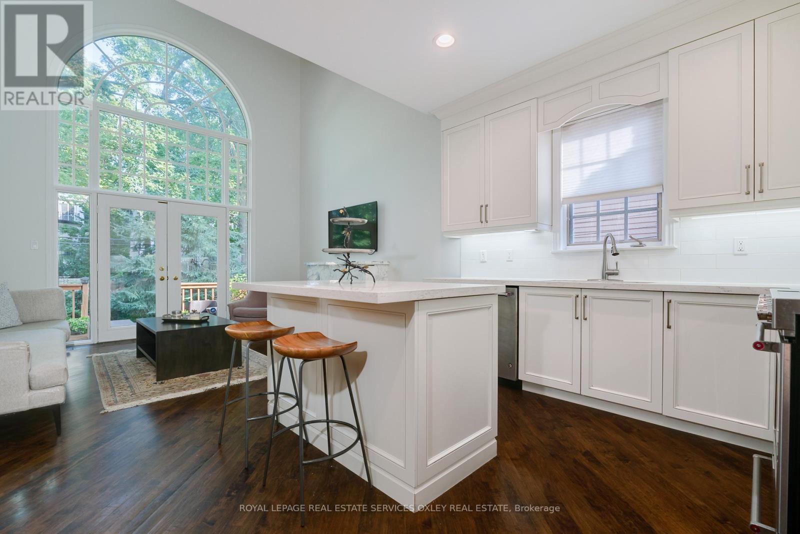 












74 MACPHERSON AVENUE

,
Toronto,




Ontario
M5R1W8

