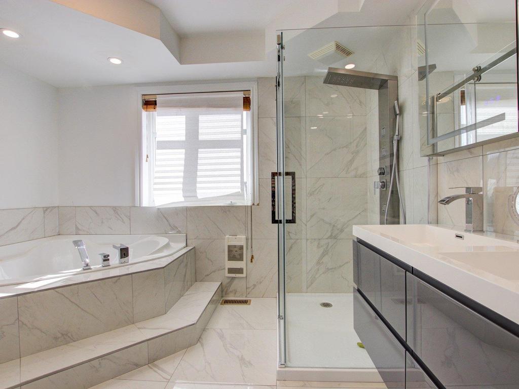 









9


Rue DesRochers

,
Candiac,




QC
J5R6E3

