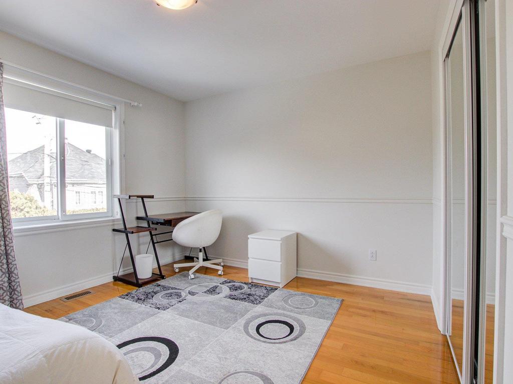 









9


Rue DesRochers

,
Candiac,




QC
J5R6E3

