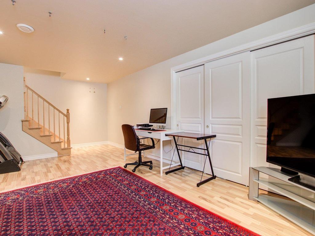 









9


Rue DesRochers

,
Candiac,




QC
J5R6E3

