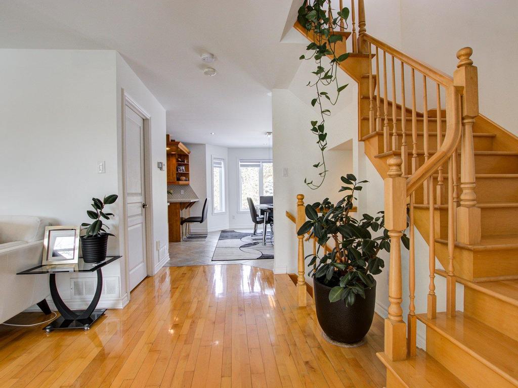 









9


Rue DesRochers

,
Candiac,




QC
J5R6E3

