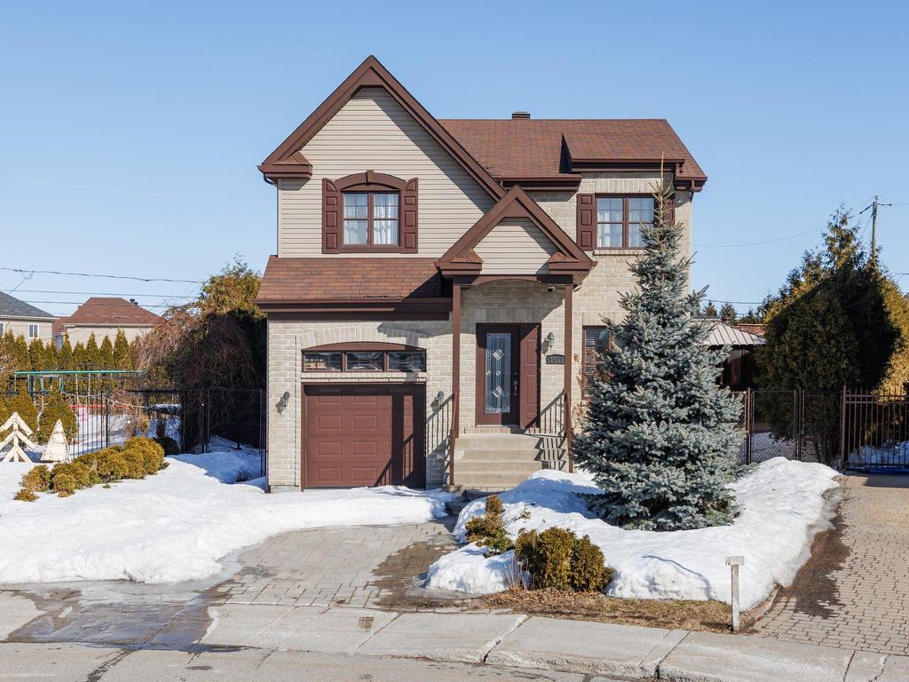 









1017


Av. Marier

,
Vaudreuil-Dorion,




QC
J7V0M7

