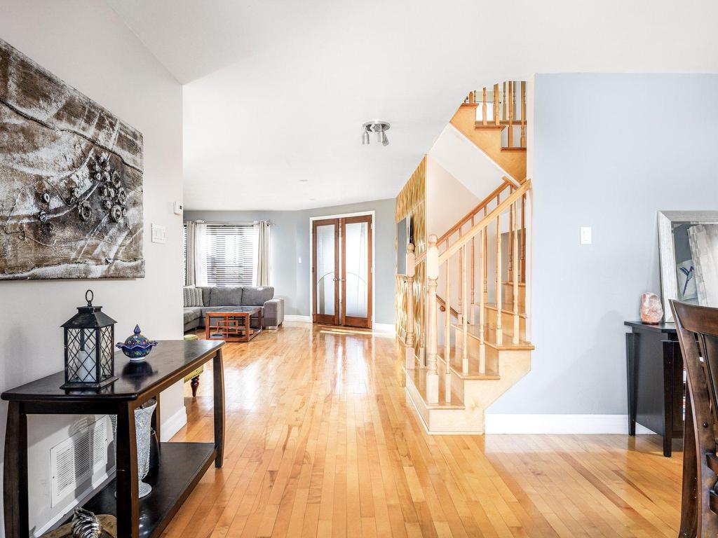 









1017


Av. Marier

,
Vaudreuil-Dorion,




QC
J7V0M7

