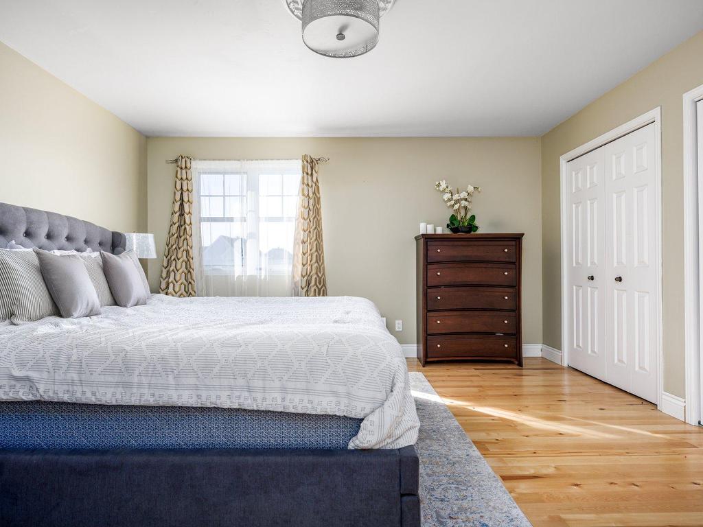 









1017


Av. Marier

,
Vaudreuil-Dorion,




QC
J7V0M7

