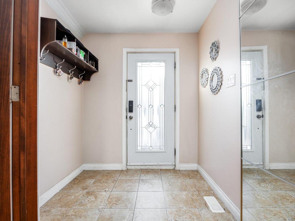 









1017


Av. Marier

,
Vaudreuil-Dorion,




QC
J7V0M7

