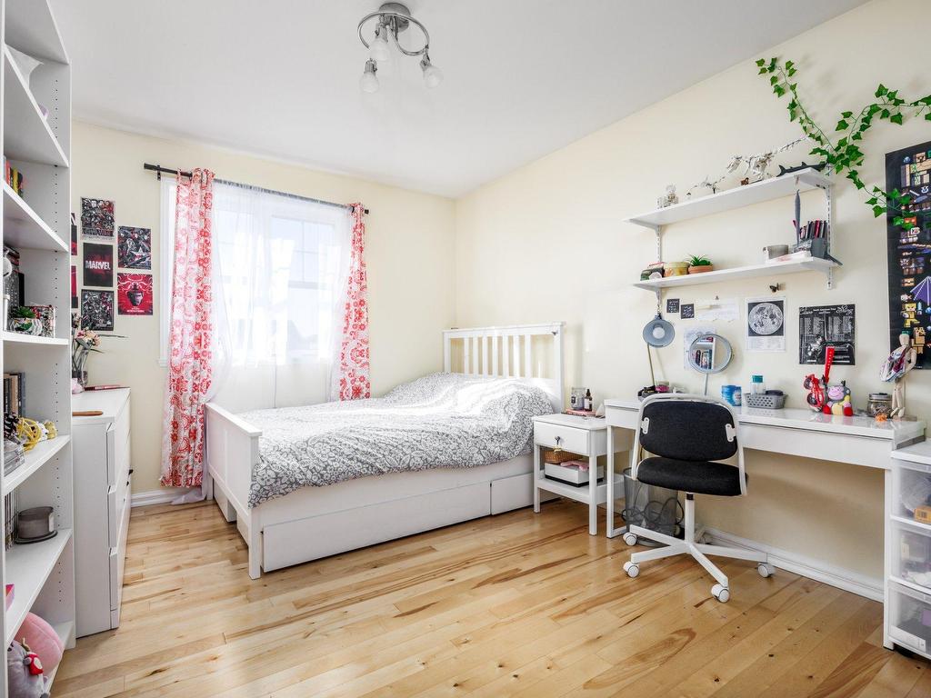 









1017


Av. Marier

,
Vaudreuil-Dorion,




QC
J7V0M7

