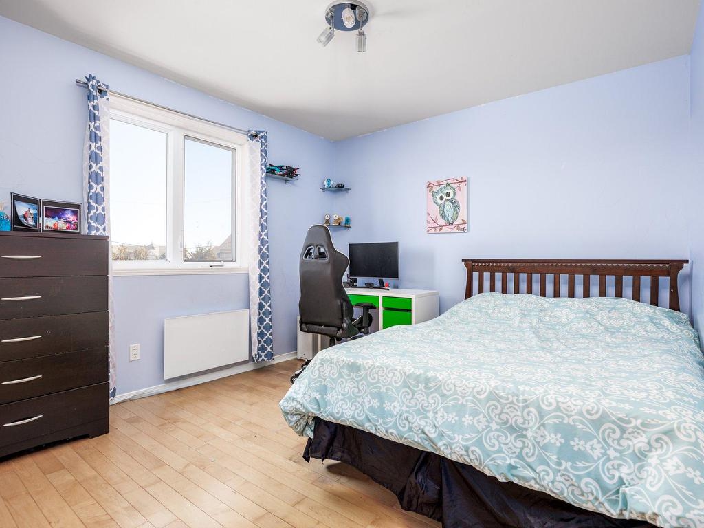 









1017


Av. Marier

,
Vaudreuil-Dorion,




QC
J7V0M7

