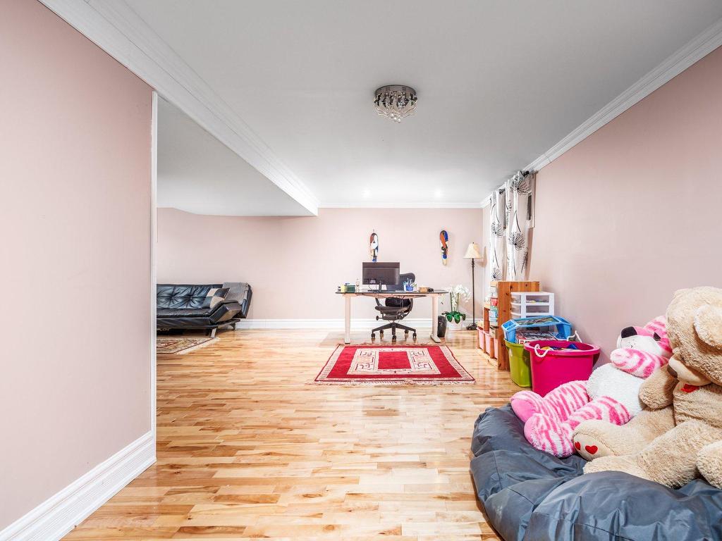 









1017


Av. Marier

,
Vaudreuil-Dorion,




QC
J7V0M7

