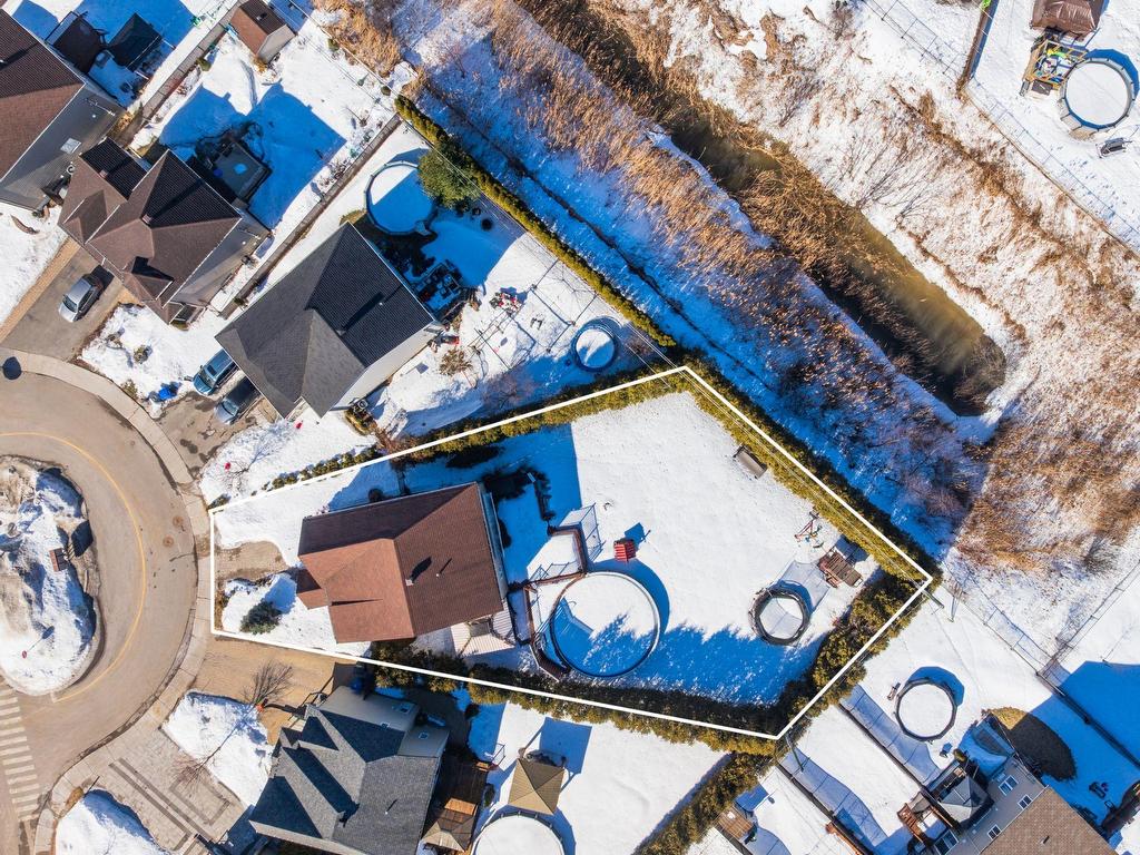 









1017


Av. Marier

,
Vaudreuil-Dorion,




QC
J7V0M7

