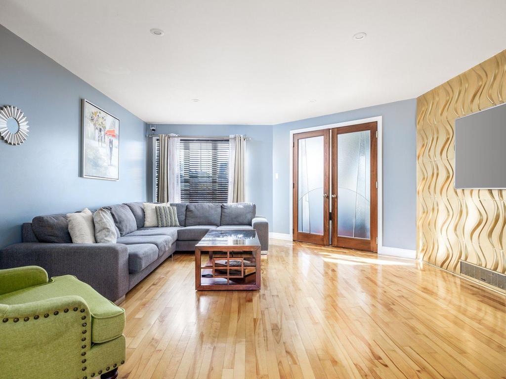 









1017


Av. Marier

,
Vaudreuil-Dorion,




QC
J7V0M7

