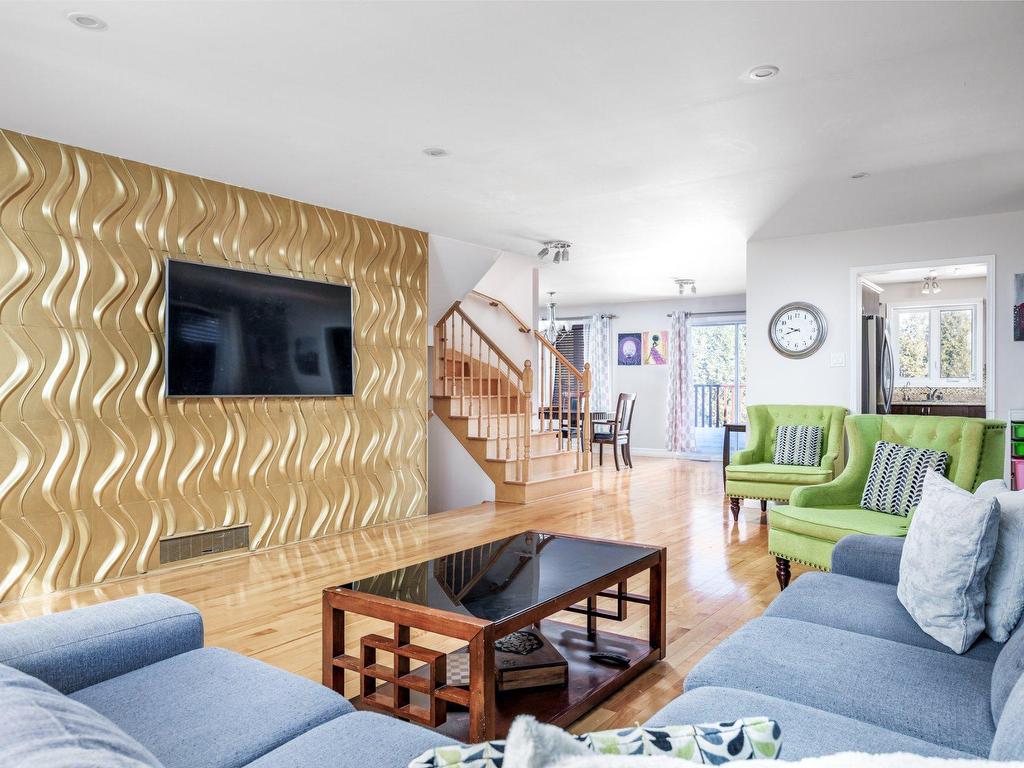 









1017


Av. Marier

,
Vaudreuil-Dorion,




QC
J7V0M7

