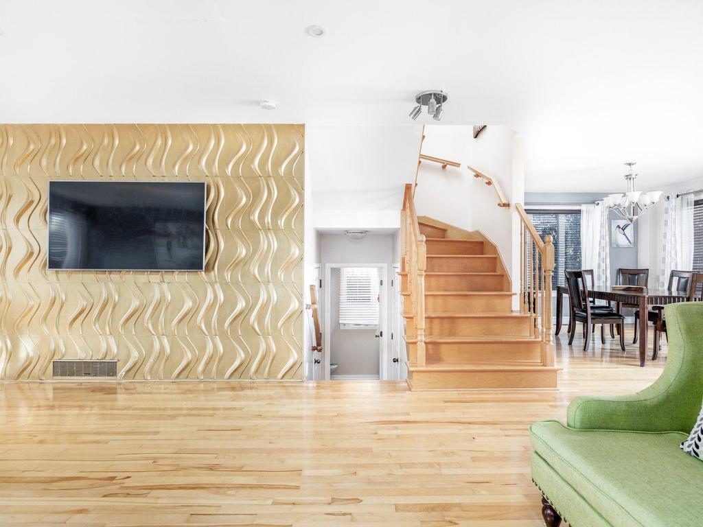 









1017


Av. Marier

,
Vaudreuil-Dorion,




QC
J7V0M7

