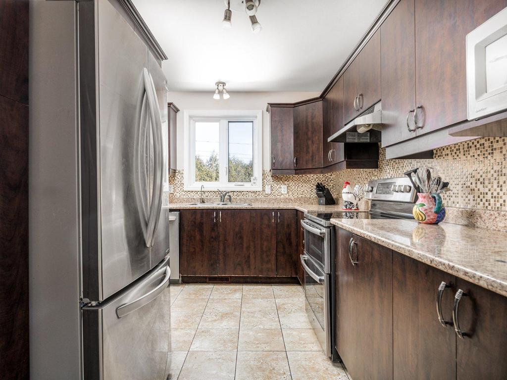 









1017


Av. Marier

,
Vaudreuil-Dorion,




QC
J7V0M7

