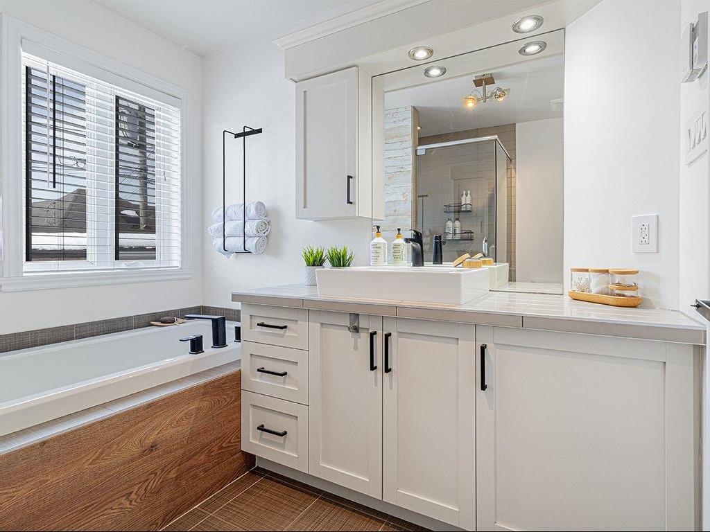 









159


Rue du Bois-Joli

,
Saint-Amable,




QC
J0L1N0

