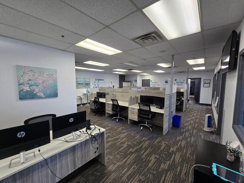 









3221


Aut. Jean-Noël-Lavoie (A-440)

, 205,
Laval (Chomedey),




QC
H7P5P2

